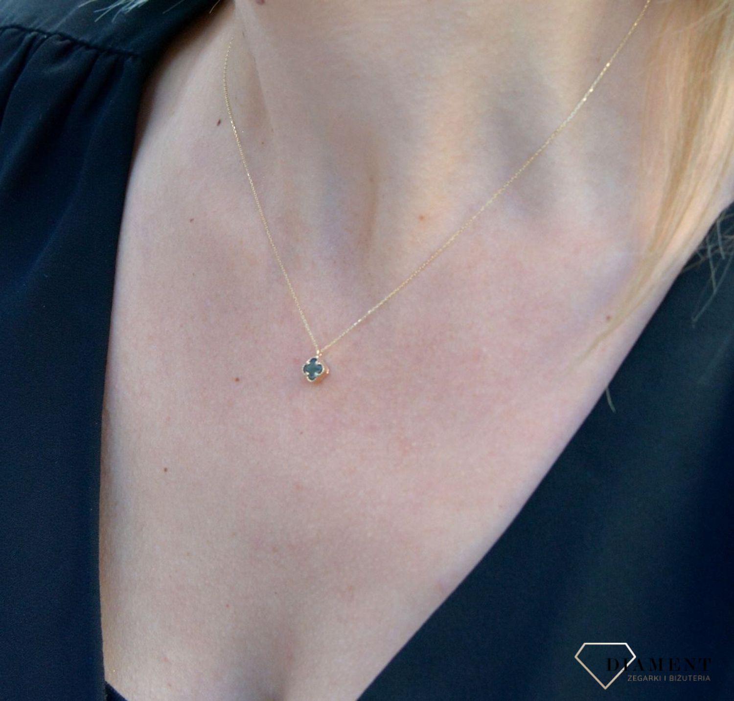 Złoty naszyjnik celebrytka z delikatną zawieszką z czarną koniczynką DIA-NSZ-4407-585.jpg