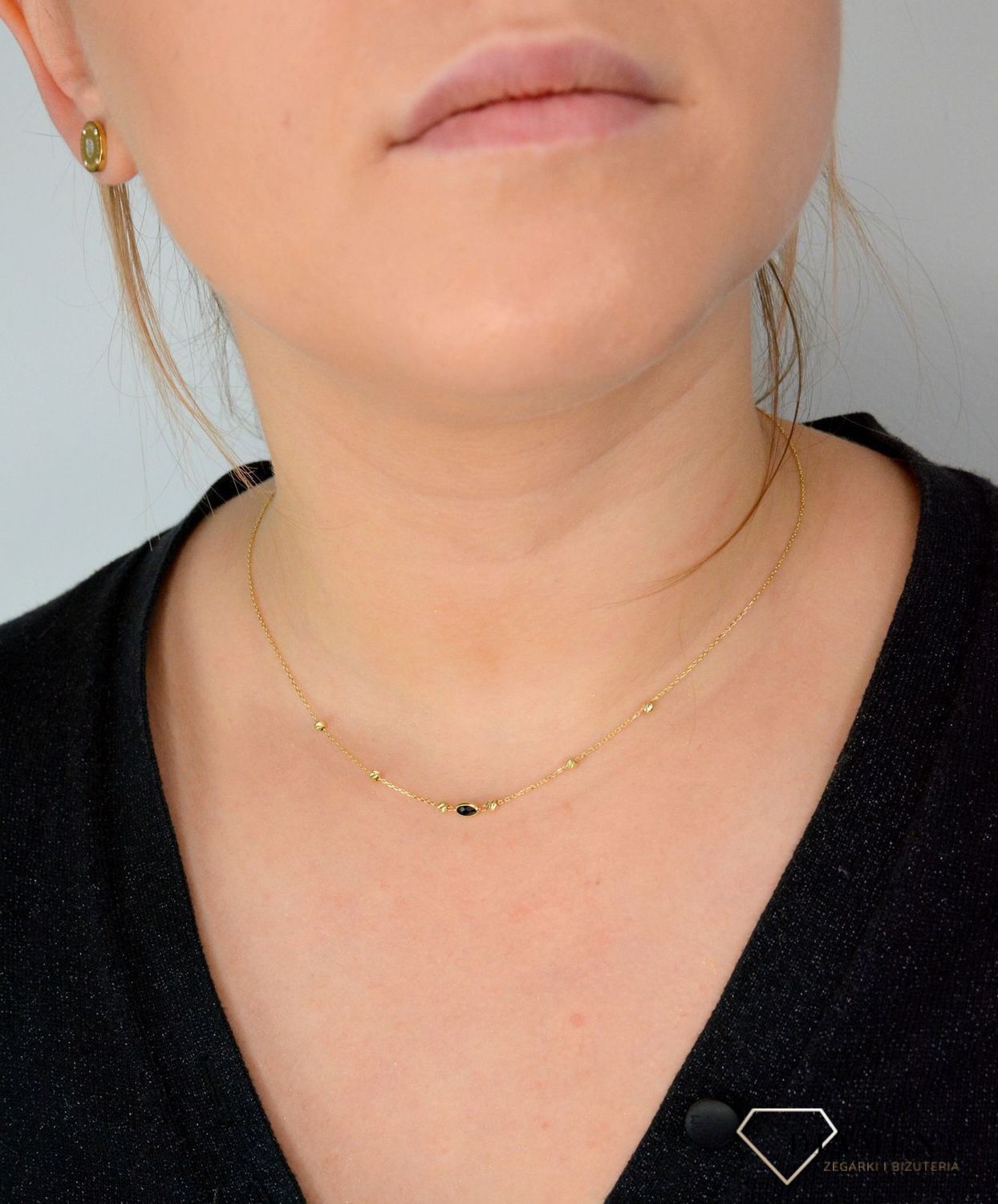 Złoty naszyjnik celebrytka z czarną cyrkonią i grawerowanymi kuleczkami DIA-NSZ-4450-585.png