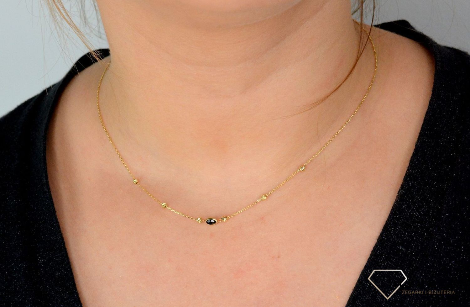 Złoty naszyjnik celebrytka z czarną cyrkonią i grawerowanymi kuleczkami DIA-NSZ-4450-585.png