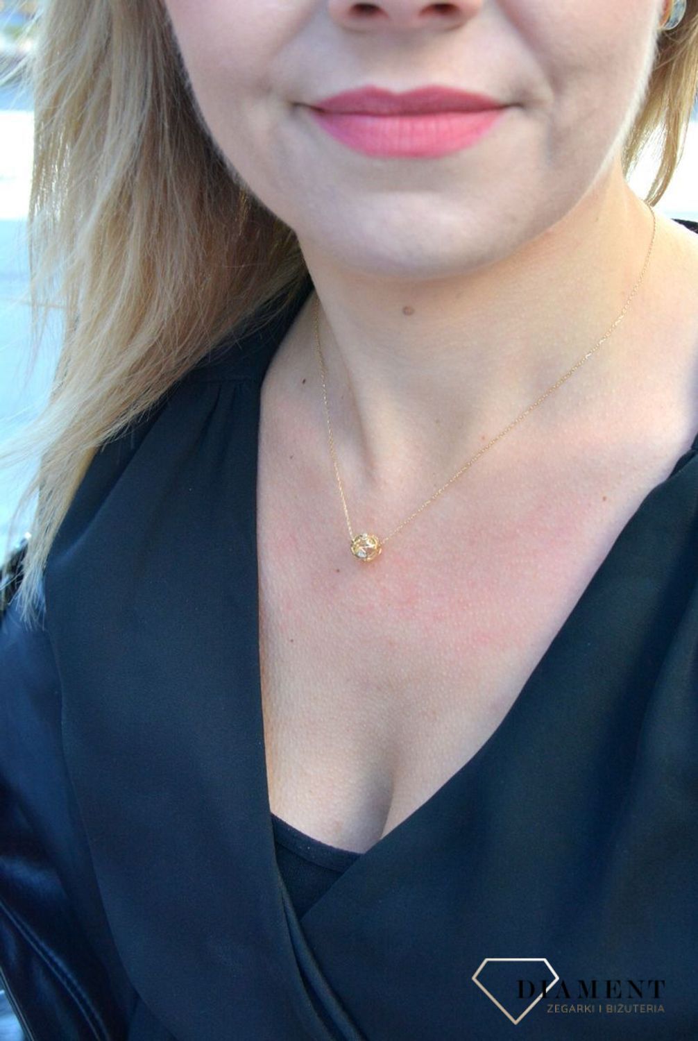 Złoty naszyjnik celebrytka kulka z ażurowym wzorem gwiazdek i cyrkonią DIA-NSZ-4452-585.jpg