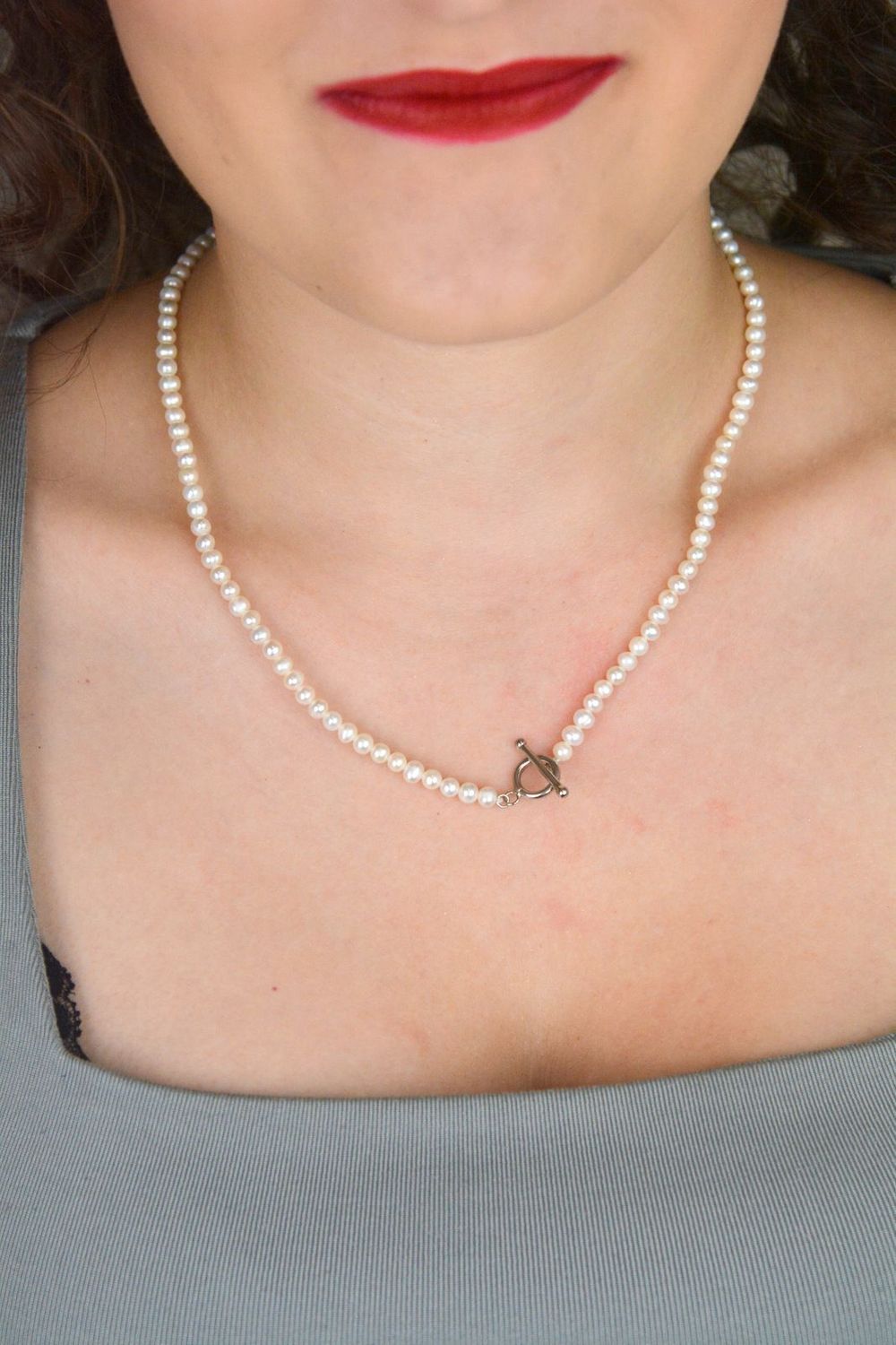 Naszyjnik z Białych Pereł Naturalnych 4 mm  Długość 45 cm  Zapięcie Tiffany  Srebro 925.jpg