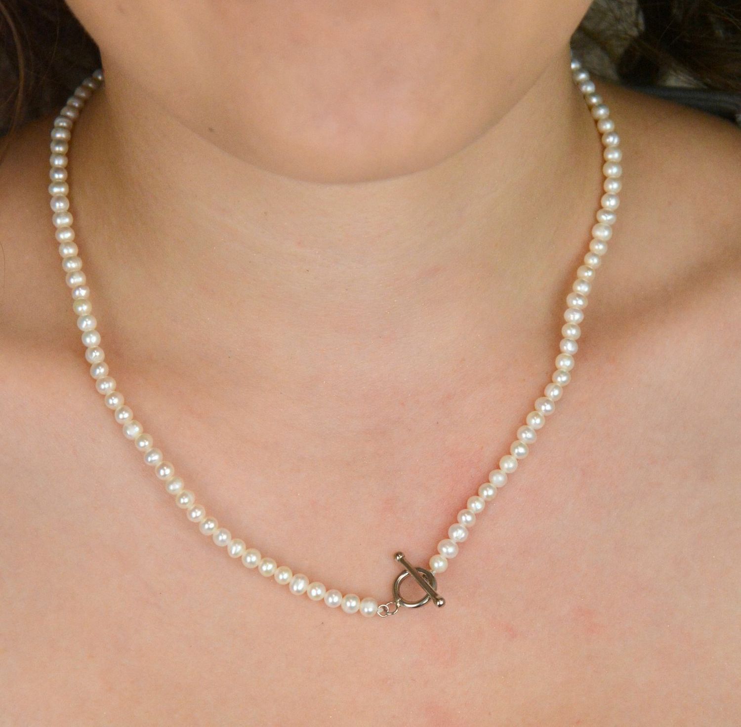 Naszyjnik z Białych Pereł Naturalnych 4 mm  Długość 45 cm  Zapięcie Tiffany  Srebro 925.jpg