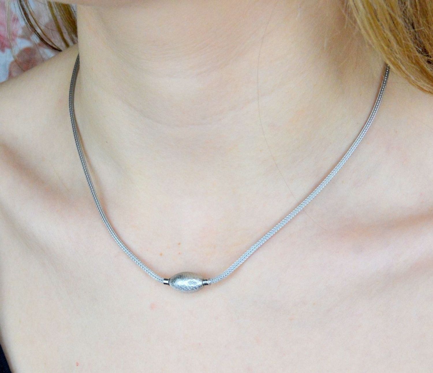 Srebrny naszyjnik damski kolia Grawerowana kula DIA-NSZ-4654-925. Połączenie ciekawego elementu z łańcuszkiem typu lineczka stanowi świetny dodatek do stylizacji zarówno na co dzień, jak i na specjalne okazje. Biżuteria pięk.jpg