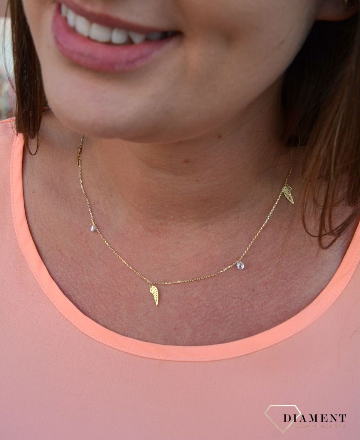 Złoty naszyjnik celebrytka 375 skrzydełka z białymi koralikami DIA-NSZ-47K45-FON0041-Y-CZ-375-3.jpg
