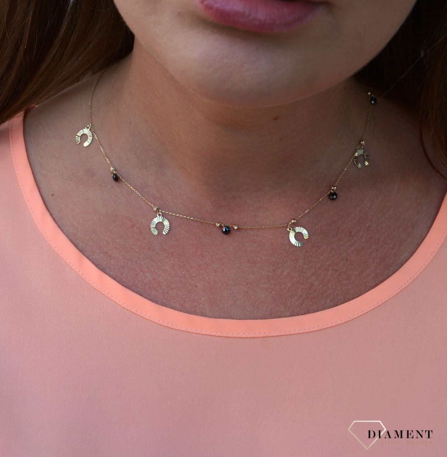 Złoty naszyjnik celebrytka 375 podkowa grawerowana z koralikami DIA-NSZ-47K45-FON0224-Y-BCZ-375.jpg