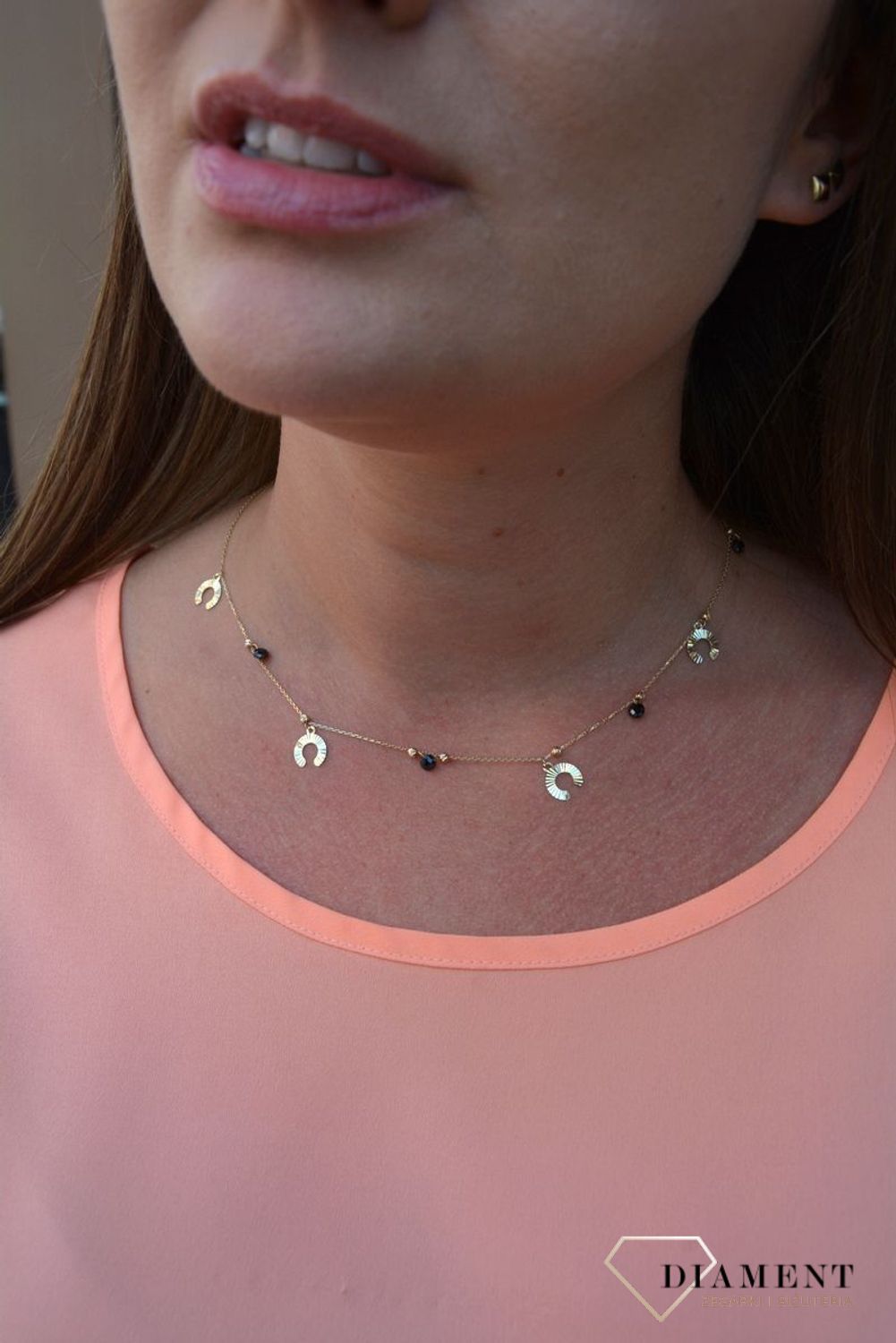 Złoty naszyjnik celebrytka 375 podkowa grawerowana z koralikami DIA-NSZ-47K45-FON0224-Y-BCZ-375.jpg