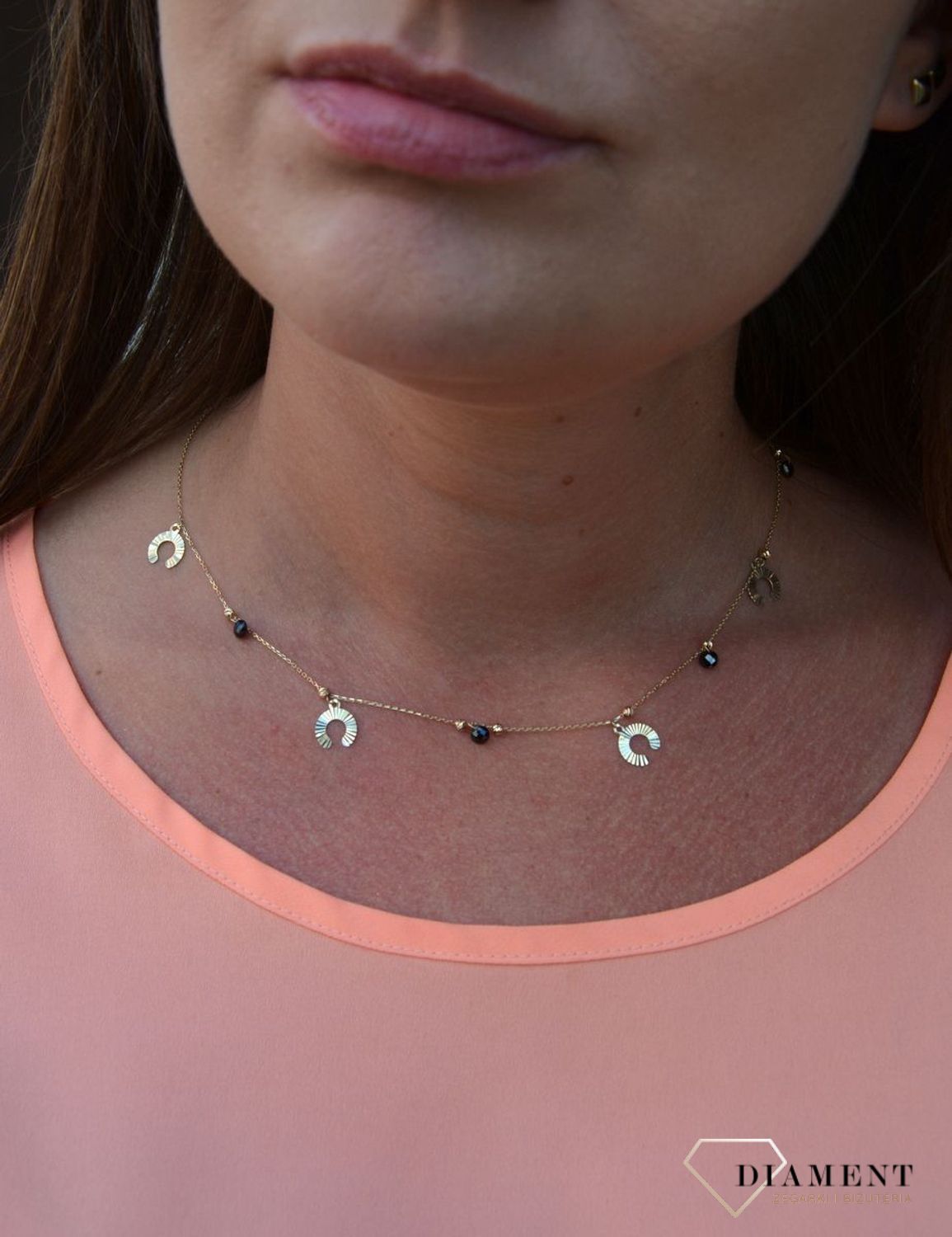 Złoty naszyjnik celebrytka 375 podkowa grawerowana z koralikami DIA-NSZ-47K45-FON0224-Y-BCZ-375.jpg