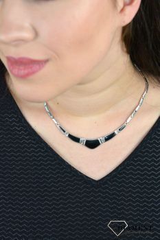 Elegancki srebrny naszyjnik z onyksem DIA-NSZ-4800-925.  Naszyjnik będzie idealnym dodatkiem do wieczorowych stylizacji. Naszyjnik dla eleganckiej kobiety (1).JPG