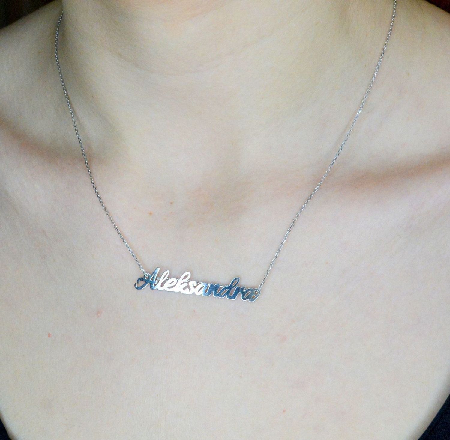 Naszyjnik srebrny damski imię Aleksandra DIA-NSZ-4928ALEKSANDRA-925.  Subtelny i nowoczesny naszyjnik ze srebra próby 925. Piękny naszyjnik ze srebra z imieniem Aleksandra. Jest to doskonały upominek dla kobiety, która nosi właśnie t.jpg