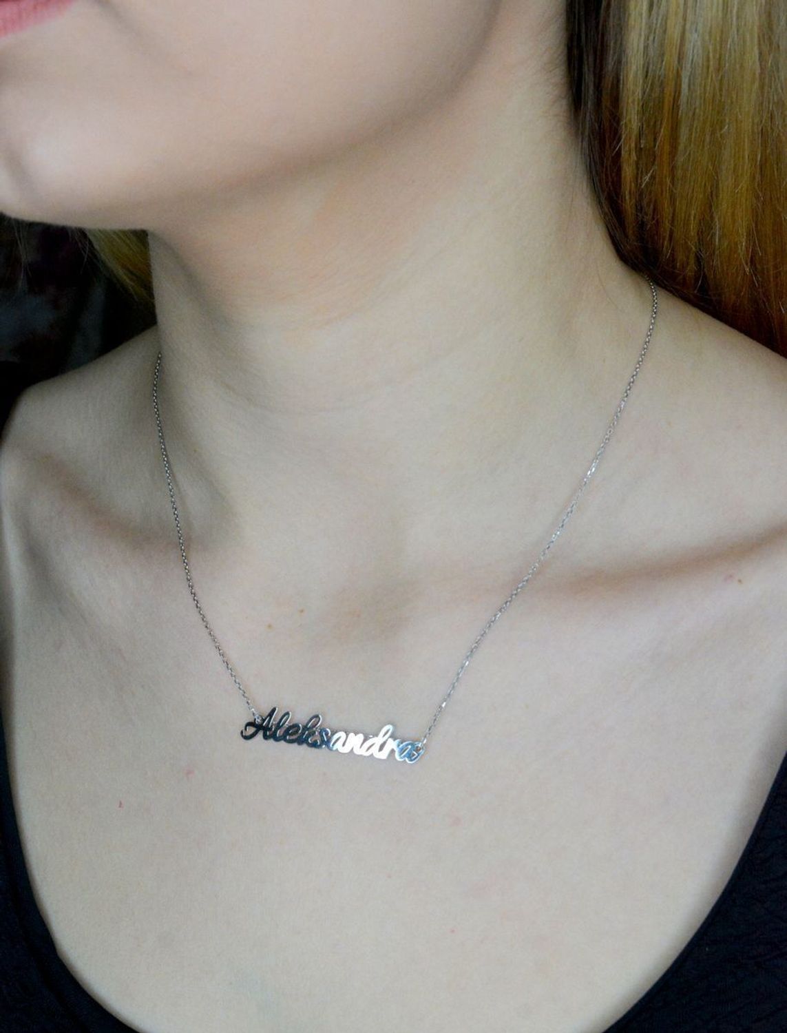 Naszyjnik srebrny damski imię Aleksandra DIA-NSZ-4928ALEKSANDRA-925.  Subtelny i nowoczesny naszyjnik ze srebra próby 925. Piękny naszyjnik ze srebra z imieniem Aleksandra. Jest to doskonały upominek dla kobiety, która nosi właśnie t.jpg
