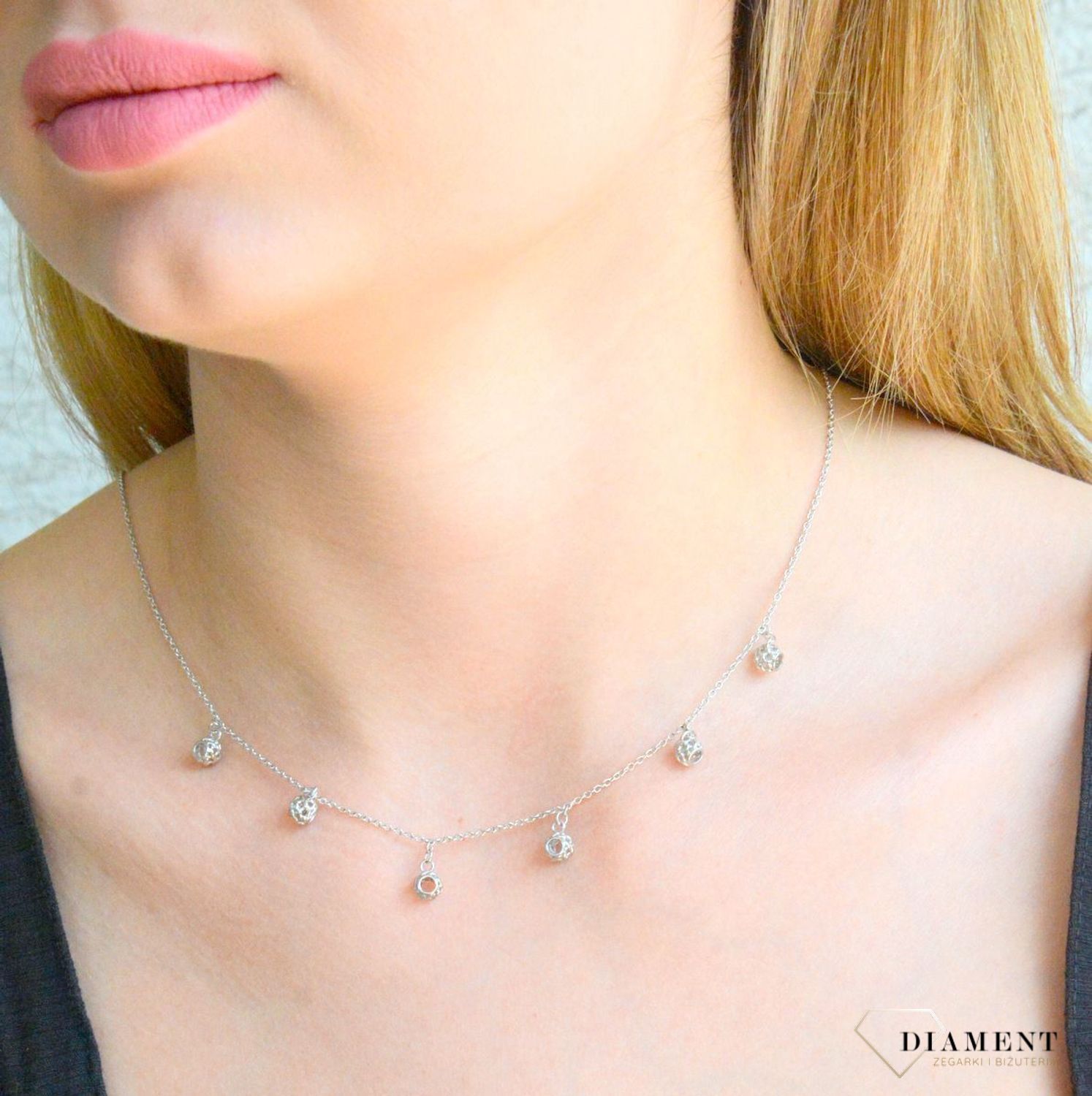 Srebrny naszyjnik celebrytka damskie 925 ażurowe kuleczki DIA-NSZ-4991-925. Srebrny naszyjnik damski. Naszyjnik srebrny celebrytka. Srebrna celebrytka damska z zawieszkami. Srebrny naszyjnik celebrytka damska na prezent (2).jpg