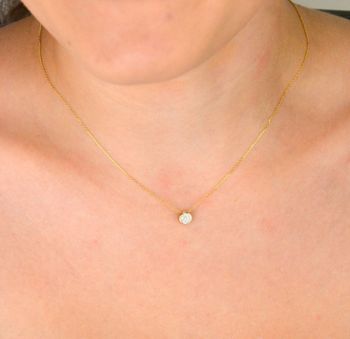 Delikatny naszyjnik damski ze złota próby 585 z 8 diamentami o łącznej masie 0,32 ct, barwie H i czystości SI2. Długość 42 cm z przedłużką 3 cm. Waga 1,39 g (1).JPG