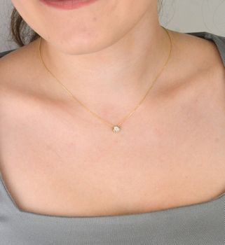 Delikatny naszyjnik damski ze złota próby 585 z 8 diamentami o łącznej masie 0,32 ct, barwie H i czystości SI2. Długość 42 cm z przedłużką 3 cm. Waga 1,39 g (2).JPG