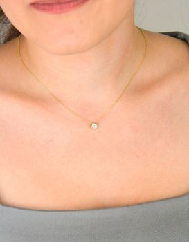 Delikatny naszyjnik damski ze złota próby 585 z 8 diamentami o łącznej masie 0,32 ct, barwie H i czystości SI2. Długość 42 cm z przedłużką 3 cm. Waga 1,39 g (3).JPG