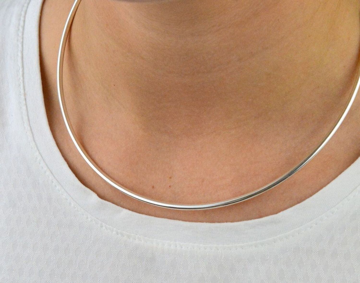 Srebrny naszyjnik rurka DIA-NSZ-5587-925. Naszyjnik damski. Srebrny naszyjnik damski. Naszyjnik rurka. naszyjnik sztywny typu rurka..jpg