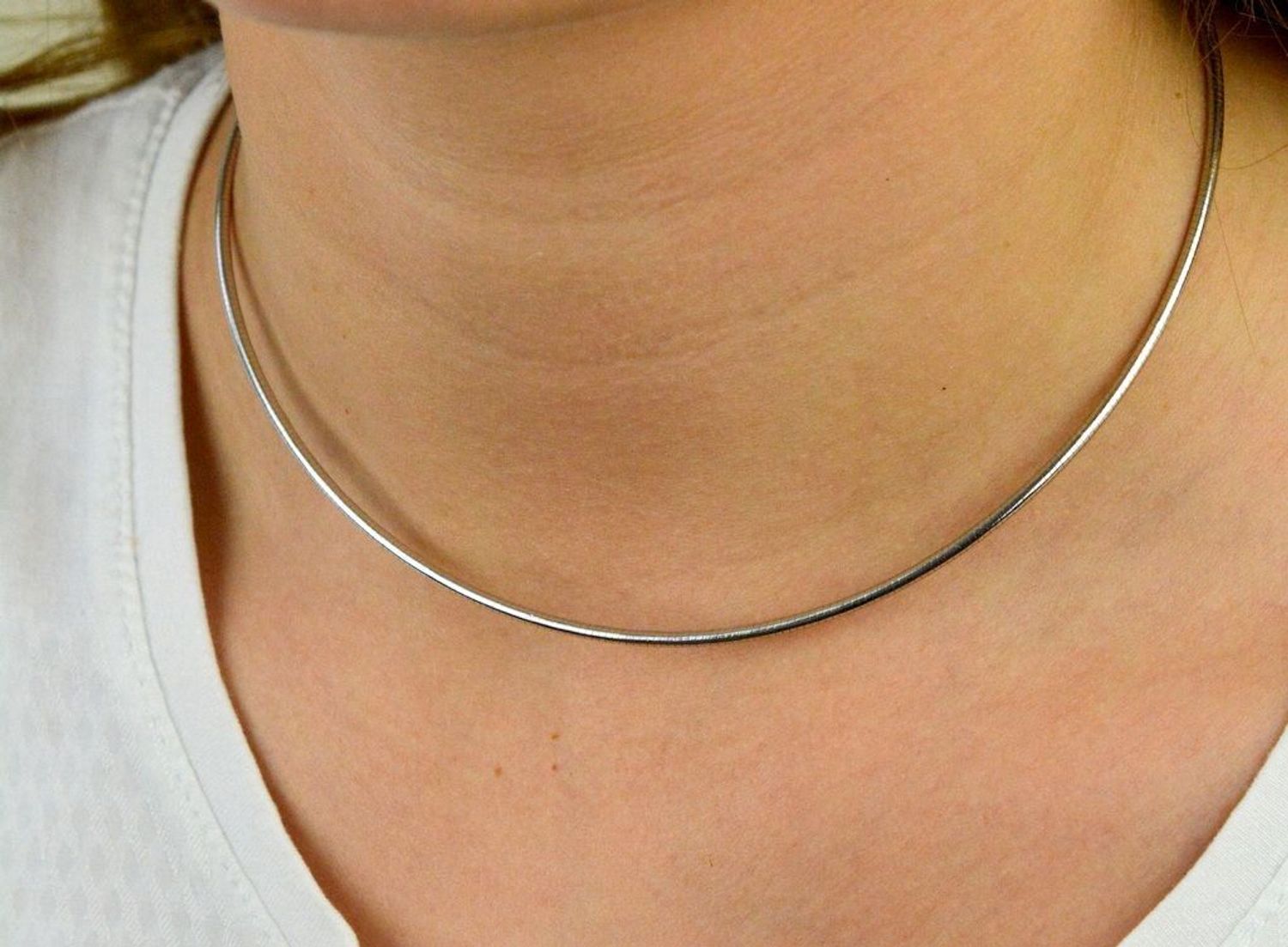 Srebrny naszyjnik sztywny 40 cm DIA-NSZ-5588-925. Srebrny naszyjnik damski. Damski naszyjnik sztywny. Naszyjnik  srebrny idealny na prezent. Naszyjnik na każdą okazję..jpg