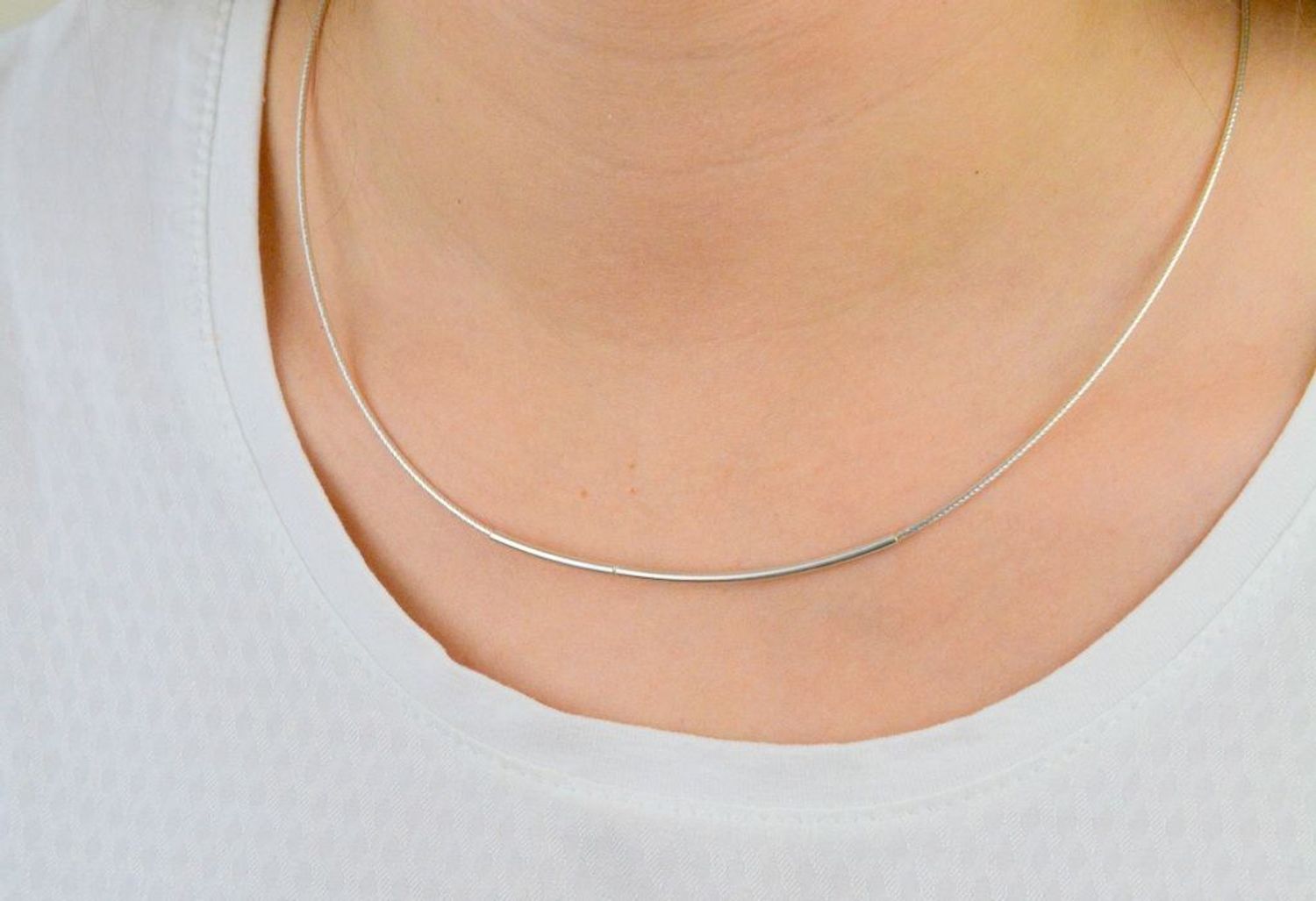 Srebrny naszyjnik ze sztywną rurką ozdobną DIA-NSZ-5590-925, Naszyjnik damski srebrny. Naszyjnik damski srebrny z ozdobną rurką..jpg