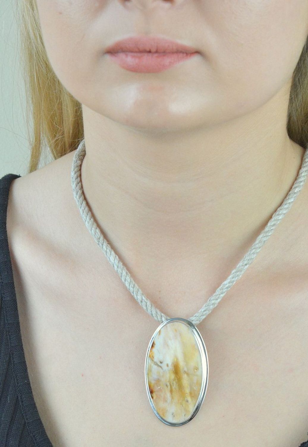 Naszyjnik beżowy uniwersalny Sznurek 5mm DIA-NSZ-5600-925. Naszyjnik sznurek. Sznurek beżowy. Naszyjnik sznurek typu choker. Naszyjnik dla kobiety jak i mężczyzny. Naszyjnik boho. Naszyjnik na lato. Naszyjn (1).jpg