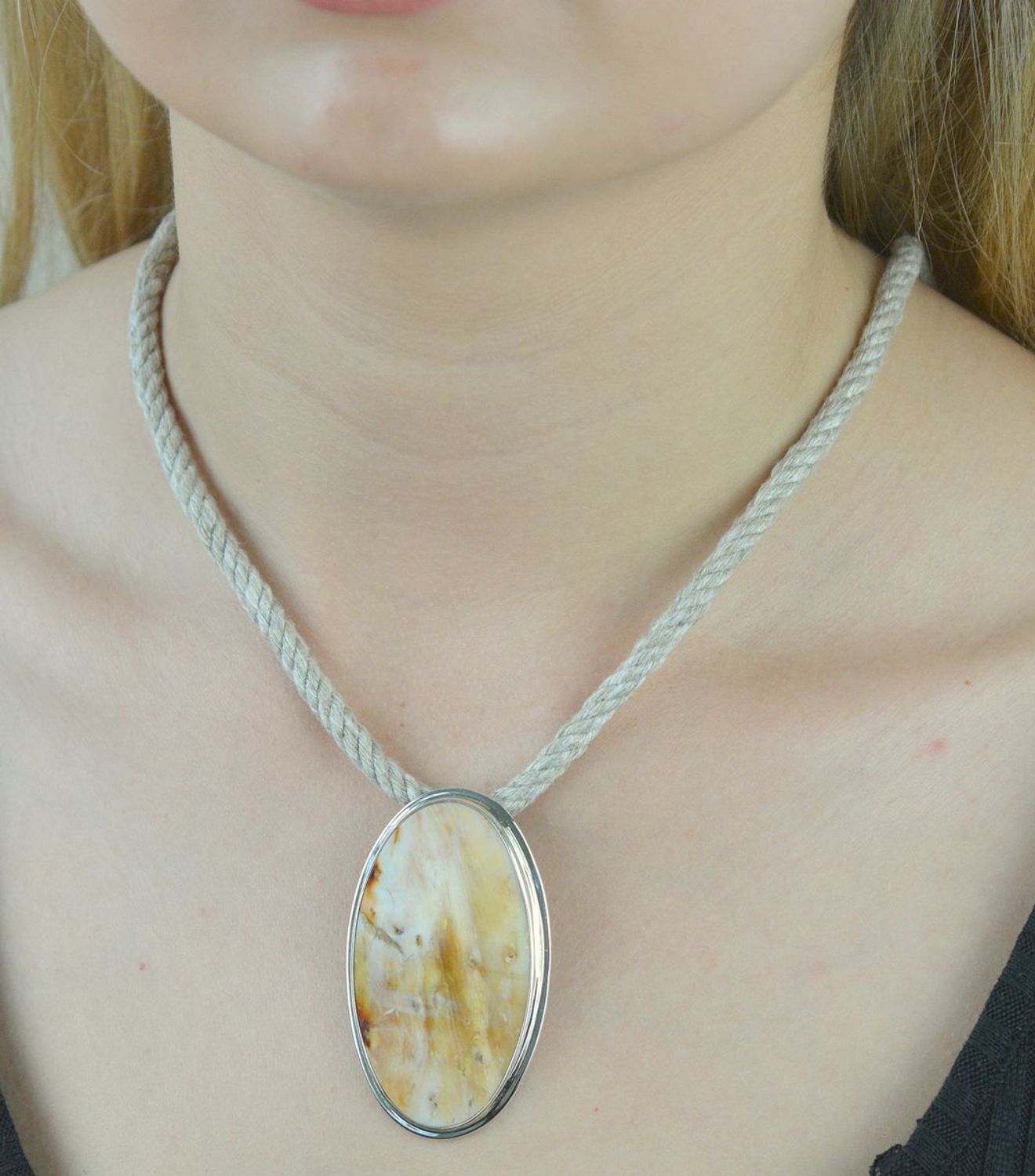 Naszyjnik beżowy uniwersalny Sznurek 5mm DIA-NSZ-5600-925. Naszyjnik sznurek. Sznurek beżowy. Naszyjnik sznurek typu choker. Naszyjnik dla kobiety jak i mężczyzny. Naszyjnik boho. Naszyjnik na lato. Naszyjn (1).jpg