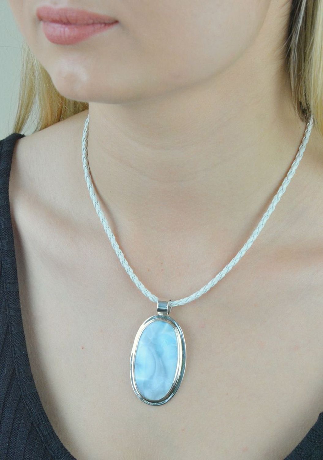 Naszyjnik biały rzemyk pleciony DIA-NSZ-5615-925. Naszyjnik biały choker. Naszyjnik pleciony rzemyk. Naszyjnik idealny na lato. Naszyjnik młodzieżowy. Naszyjnik damski, ozdobny. Naszyjnik idealny na preze.jpg