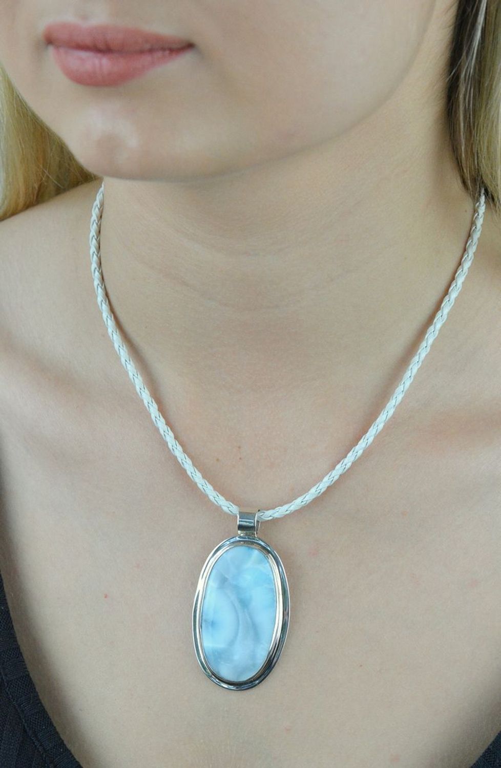 Naszyjnik biały rzemyk pleciony DIA-NSZ-5615-925. Naszyjnik biały choker. Naszyjnik pleciony rzemyk. Naszyjnik idealny na lato. Naszyjnik młodzieżowy. Naszyjnik damski, ozdobny. Naszyjnik idealny na preze.jpg