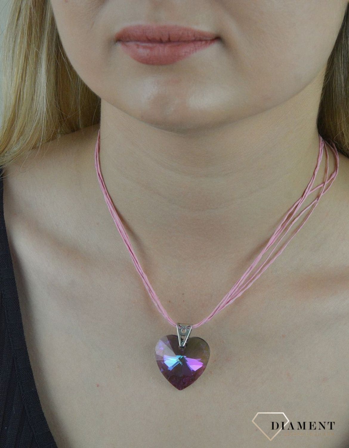 Naszyjnik różowy Sznureczki DIA-NSZ-5620-925. Naszyjnik różowy. Naszyjnik choker. Naszyjnik różowy sznureczki. Naszyjnik z kilku sznureczków. Naszyjnik idealny na lato. Naszyjnik damski, młodzieżowy. Naszyj.jpg