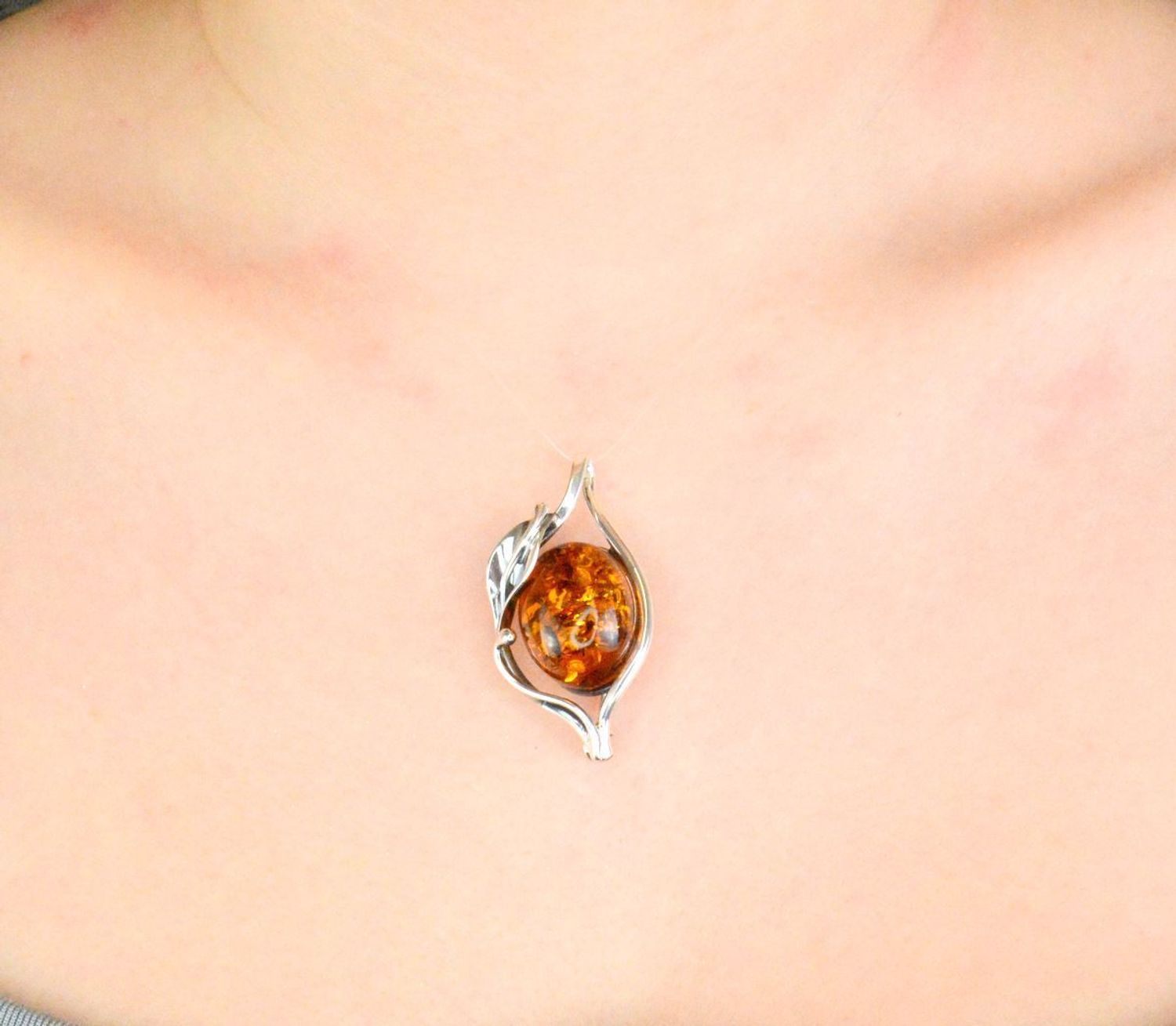 Łańcuszek damski Żyłka przezroczysta Srebrne zapięcie z kryształkiem (1).JPG