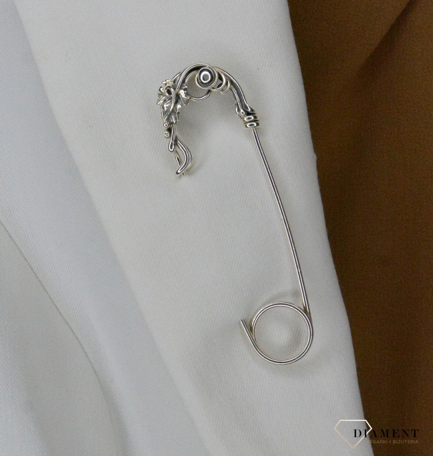 Srebrna Broszka agrafka z ozdobnym liściem DIA-NSZ-5853-925. Srebrna broszka. Srebrna agrafka. Dodatek do stylizacji. Broszka agrafka z liściem. Elegancki prezent..jpg