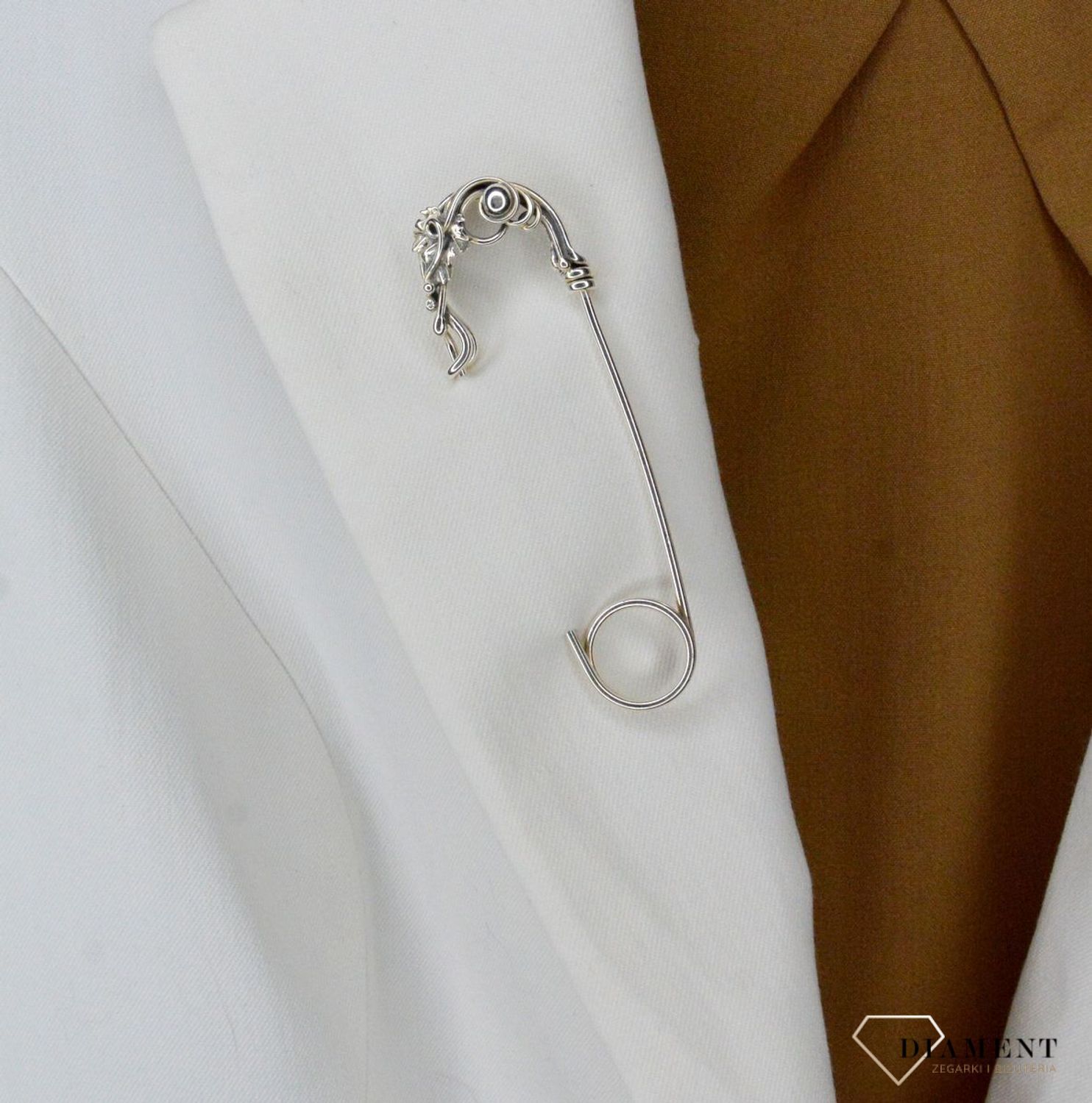 Srebrna Broszka agrafka z ozdobnym liściem DIA-NSZ-5853-925. Srebrna broszka. Srebrna agrafka. Dodatek do stylizacji. Broszka agrafka z liściem. Elegancki prezent..jpg