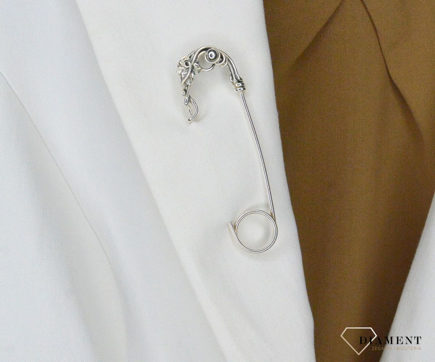 Srebrna Broszka agrafka z ozdobnym liściem DIA-NSZ-5853-925. Srebrna broszka. Srebrna agrafka. Dodatek do stylizacji. Broszka agrafka z liściem. Elegancki prezent..jpg