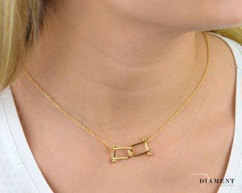 Naszyjnik pozłacany  dwie podkówki  925 DIAMENT DIA-NSZ-5943-925 💎 Niezwykle szykowny naszyjnik wykonany z najwyższej jakości srebra to elegancki dodatek do wielu stylizacji. 💎 (1).JPG