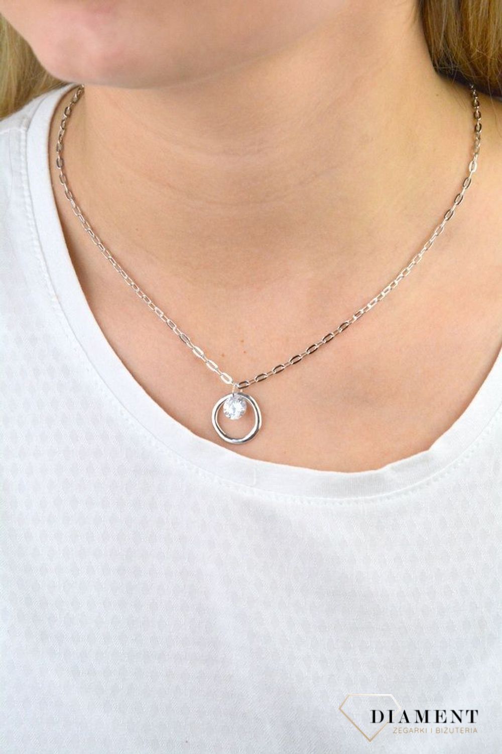 Srebrny naszyjnik  Błyszcząca cyrkonia  925 DIAMENT DIA-NSZ-5945B-925 💎 Niezwykle szykowny naszyjnik wykonany z najwyższej jakości srebra to elegancki dodatek do wielu stylizacji.jpg