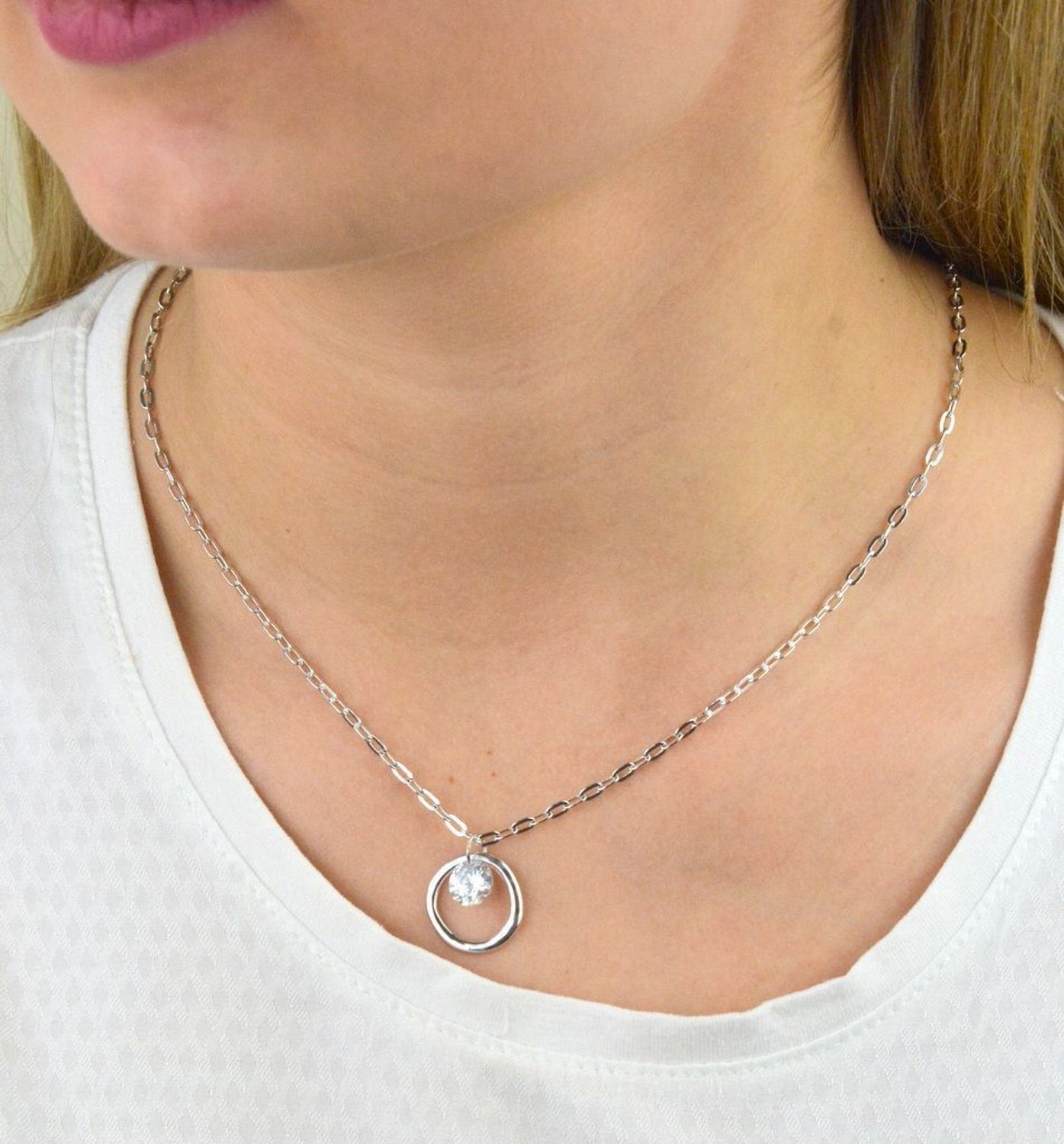 Srebrny naszyjnik  Błyszcząca cyrkonia  925 DIAMENT DIA-NSZ-5945B-925 💎 Niezwykle szykowny naszyjnik wykonany z najwyższej jakości srebra to elegancki dodatek do wielu stylizacji.jpg