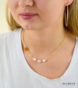 Naszyjnik pozłacany z perłami  Finezyjne połączenie  925 DIA-NSZ-5947-925 💎 Niezwykle szykowny naszyjnik wykonany z najwyższej jakości srebra to elegancki dodatek do wielu stylizacji.  (1.JPG
