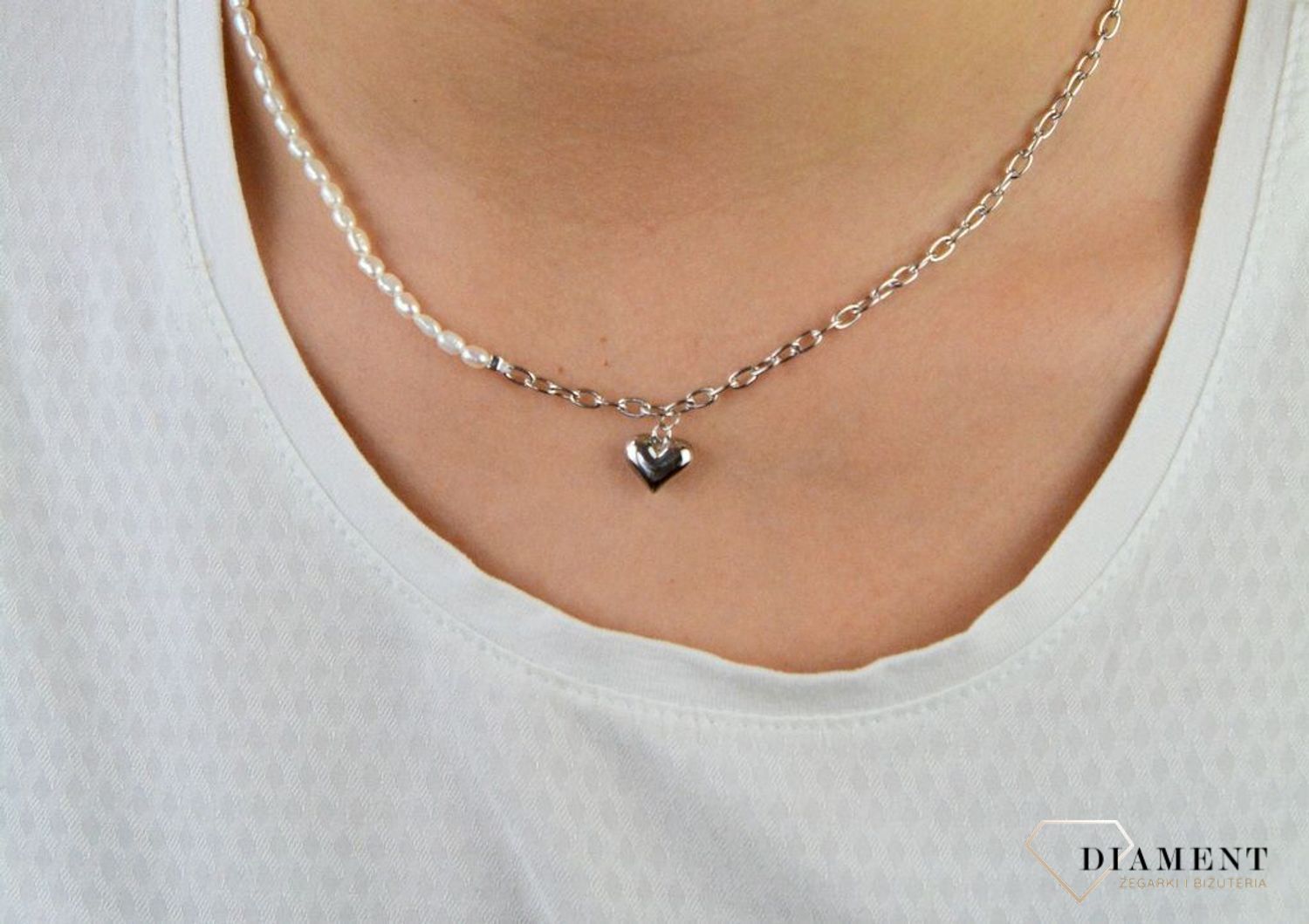 Srebrny naszyjnik  Serce z perłami  925 DIAMENT DIA-NSZ-5949B-925 💎 Niezwykle szykowny naszyjnik wykonany z najwyższej jakości srebra to elegancki dodatek do wielu s.jpg