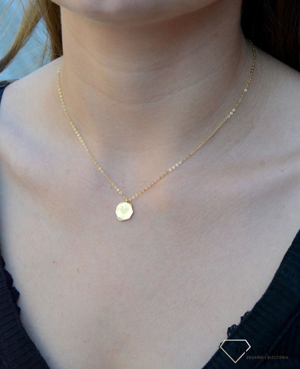 Naszyjnik pozłacany z zawieszką o motywie linii papilarnych DIA-NSZ-6556-925.  Naszyjnik damski srebrny. Naszyjnik dla młodej mamy. Naszyjnik pozłacany celebrytka. Naszyjnik serce damski na prezent. Naszyjnik idealn (1).jpg