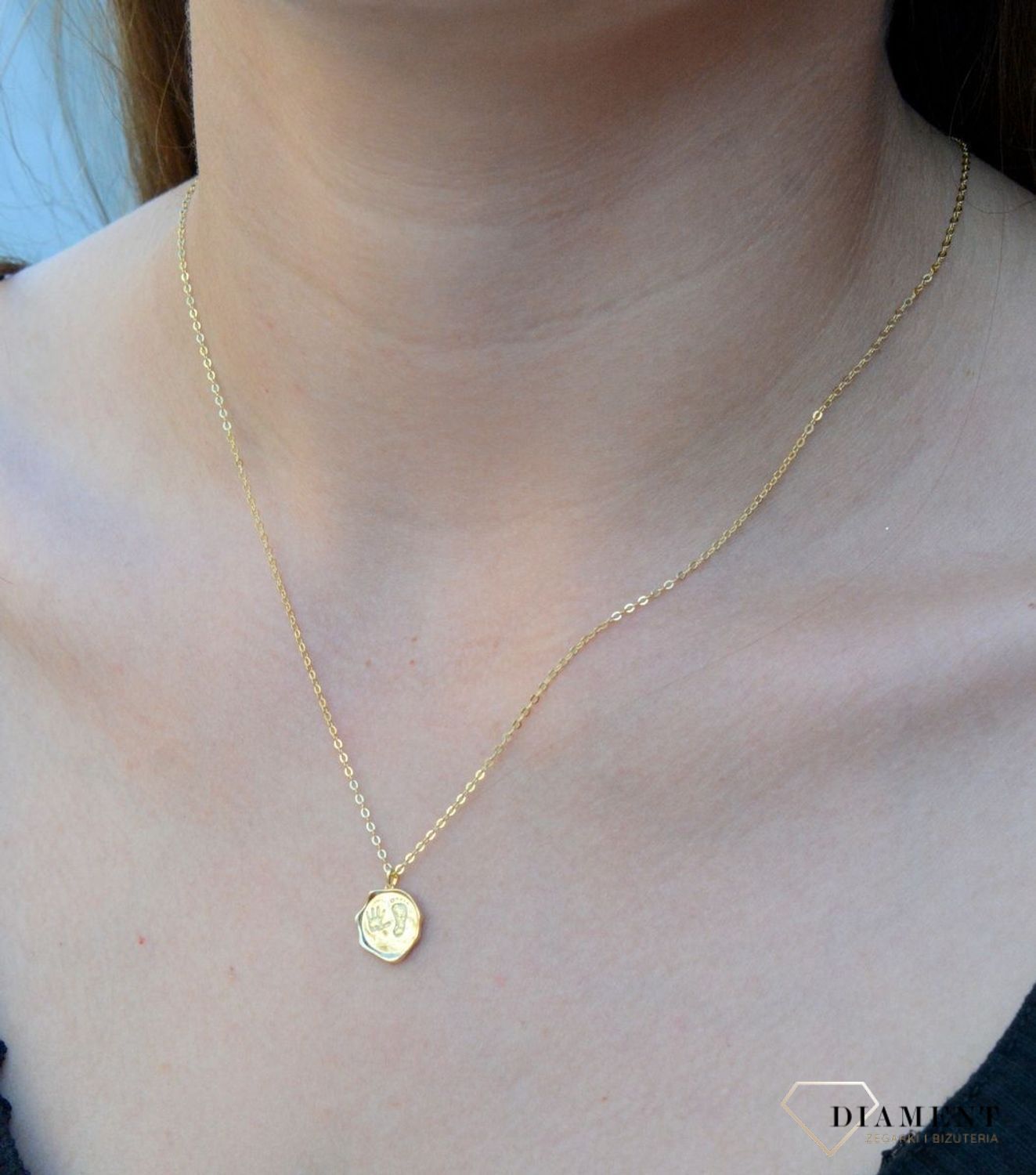 Naszyjnik pozłacany z zawieszką o motywie linii papilarnych DIA-NSZ-6556-925.  Naszyjnik damski srebrny. Naszyjnik dla młodej mamy. Naszyjnik pozłacany celebrytka. Naszyjnik serce damski na prezent. Naszyjnik idealn (1).jpg