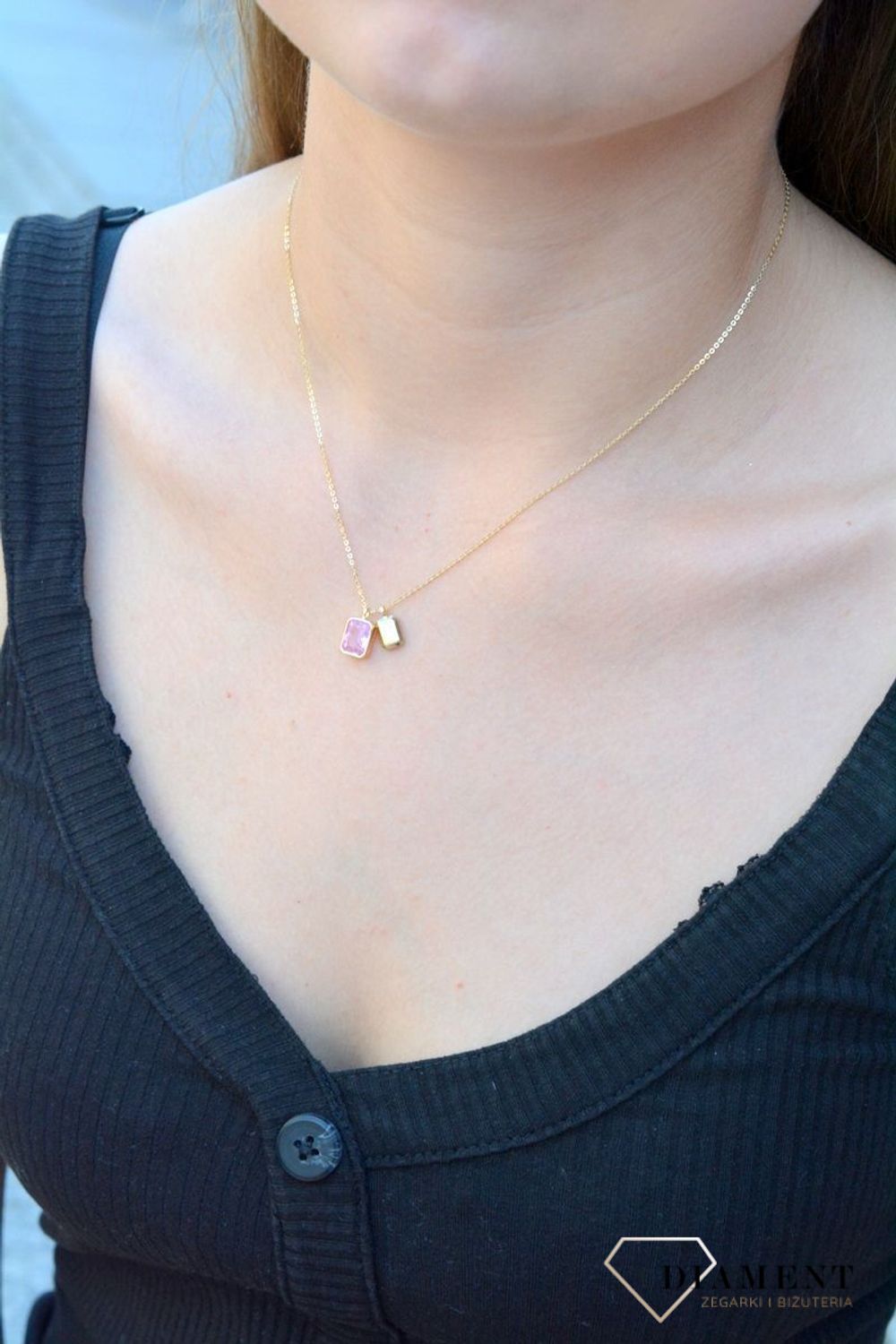 Naszyjnik pozłacany z różową cyrkonią DIA-NSZ-6557-925.  Różowa cyrkonia dzięki wyjątkowemu szlifowi pięknie mieni się w słońcu, co jest wyrazem najwyższego kunsztu jubilerskieg.jpg