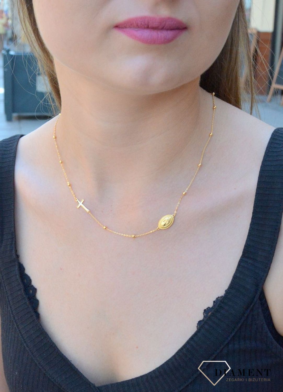 Naszyjnik pozłacany z medalikiem i krzyżykiem DIA-NSZ-6559-925. Naszyjnik damski srebrny. Naszyjnik pozłacany z wizerunkiem świętych. Naszyjnik pozłacany celebrytka. Naszyjnik damski z krzyżykiem. Naszyjnik do letnich stylizacji. Nas.jpg