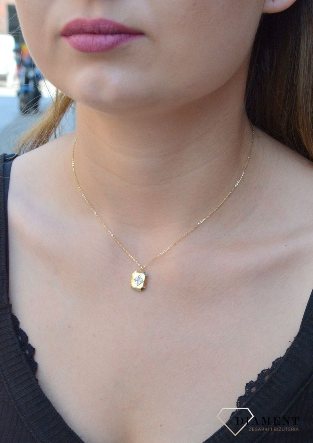 Naszyjnik pozłacany z efektowną zawieszką i cyrkonią DIA-NSZ-6560-925.  Naszyjnik damski srebrny. Naszyjnik pozłacany z perełką. Naszyjnik pozłacany celebrytka. Naszyjnik damski na prezent. Naszyjnik idealny do letnich styliz.jpg