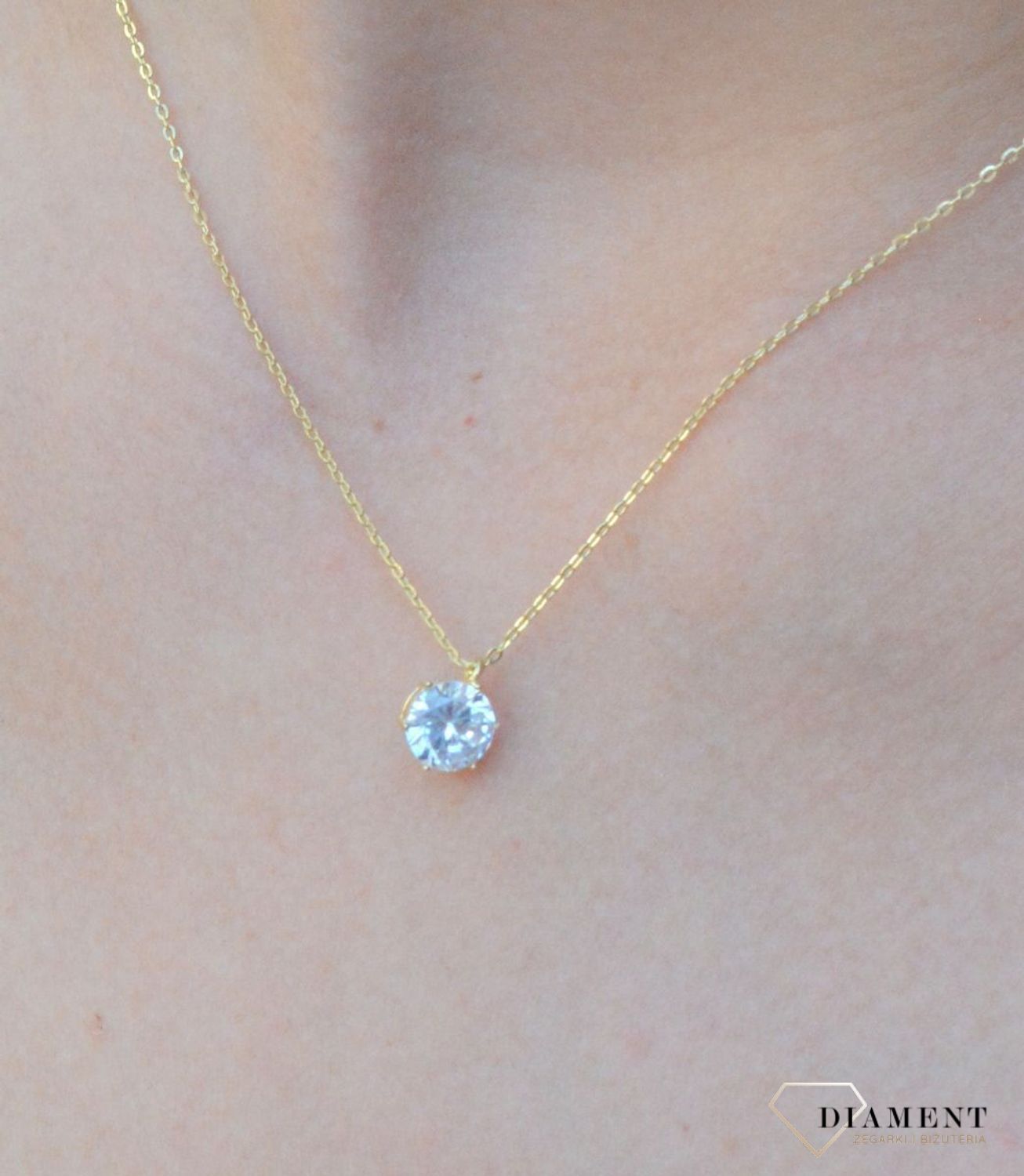 Naszyjnik pozłacany z okrągłą cyrkonią DIA-NSZ-6565-925. Naszyjnik damski srebrny. Naszyjnik pozłacany z cyrkonią. Naszyjnik pozłacany celebrytka. Naszyjnik damski na prezent. Naszyjnik idealny do letnich stylizacji. Naszyjnik dla ko.jpg
