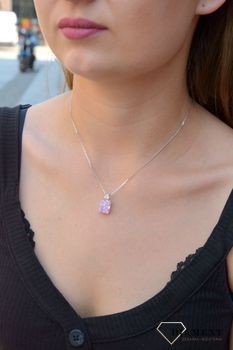 Srebrny naszyjnik różowa cyrkonia DIA-NSZ-6569-925. Klasyczny, lecz efektowny dodatek jest idealnym pomysłem na prezent dla kobiety w każdym wieku. Khjczny, elegancki naszyjnik (7).JPG