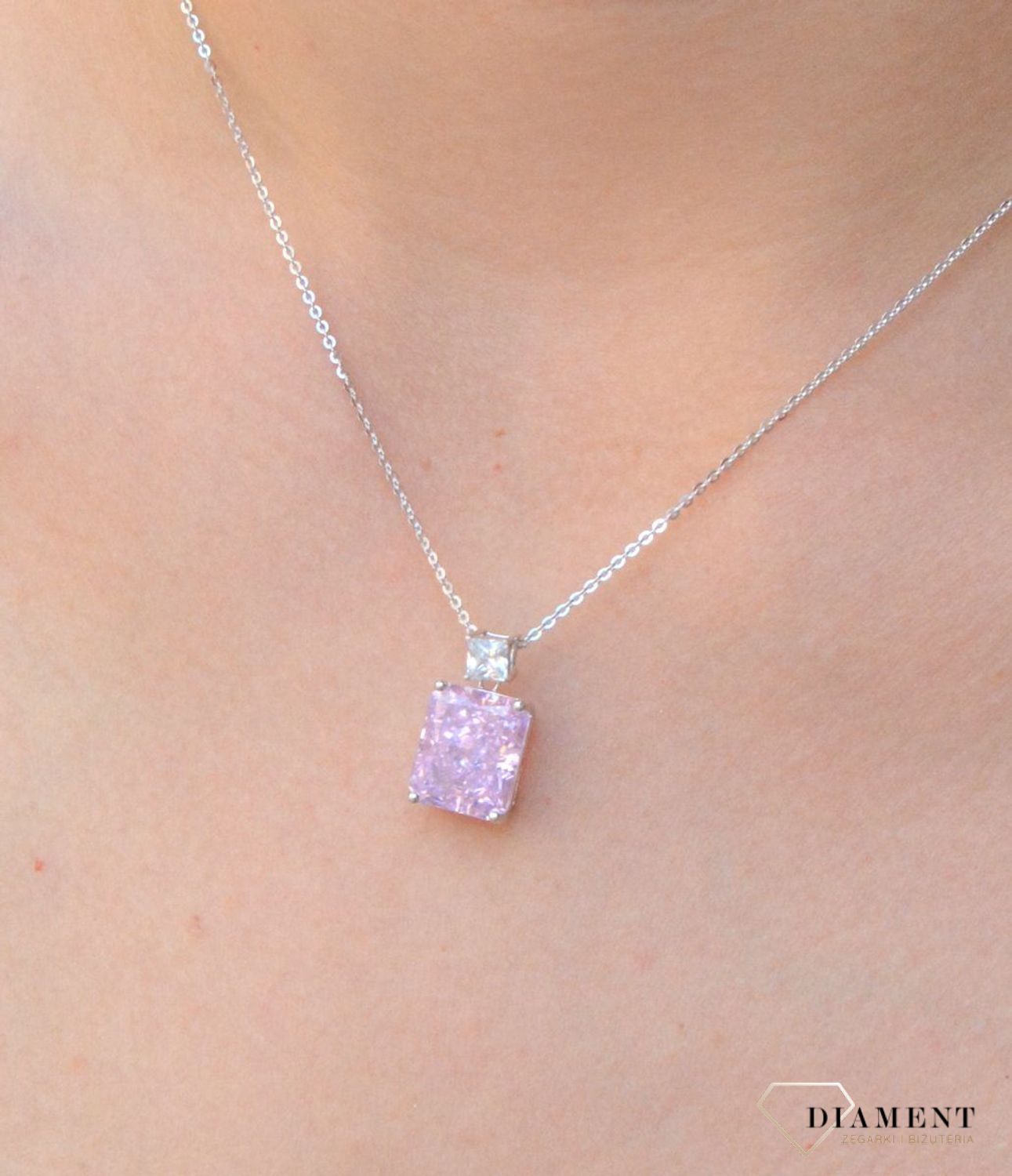 Srebrny naszyjnik różowa cyrkonia DIA-NSZ-6569-925. Klasyczny, lecz efektowny dodatek jest idealnym pomysłem na prezent dla kobiety w każdym wieku. Klasyczny, elegancki naszyjnik. Mieniący się różowy naszyjnik (1).jpg