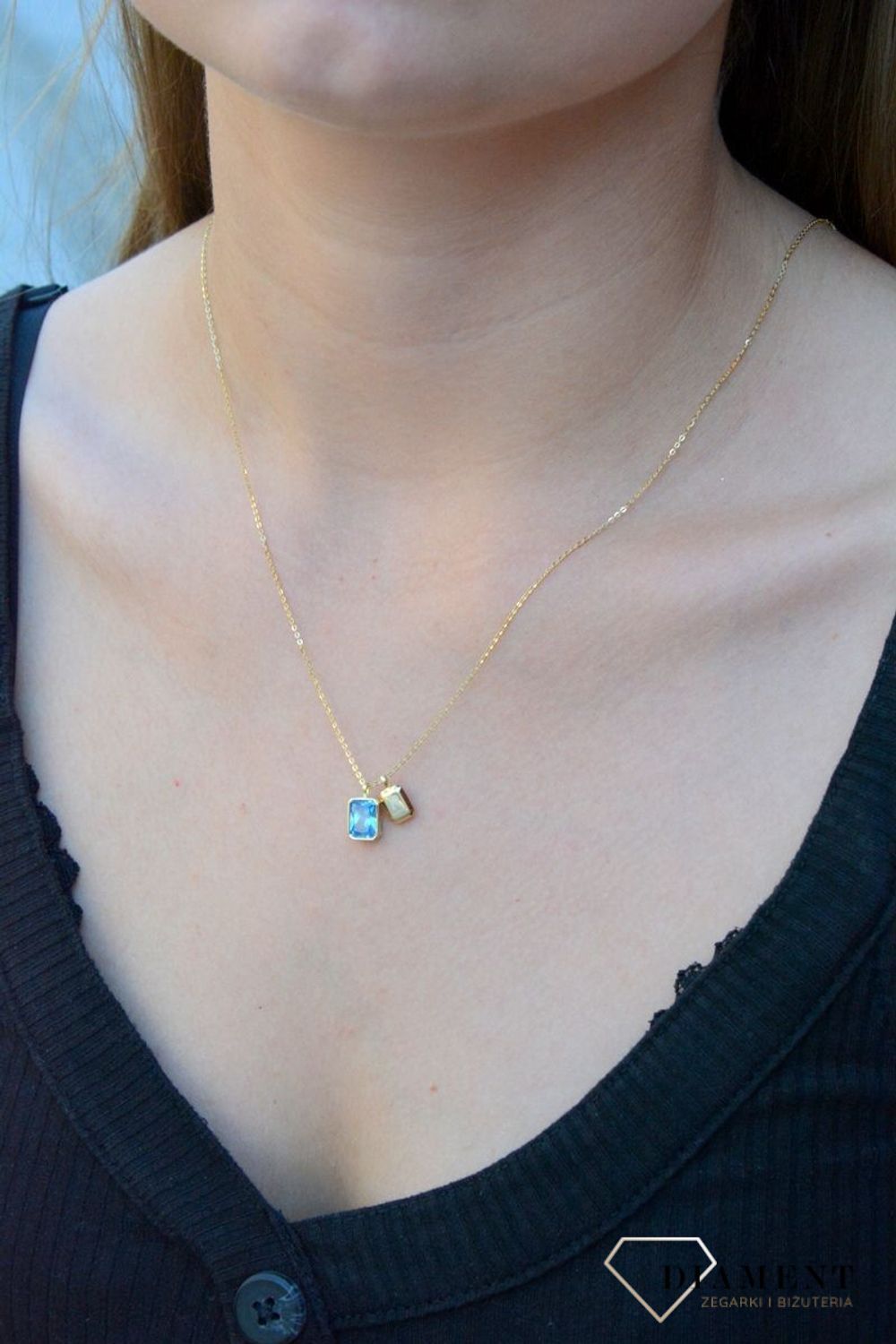 Naszyjnik pozłacany z błękitną cyrkonią DIA-NSZ-6570ZN-925. Jest idealnym pomysłem na prezent. Błękitna cyrkonia dzięki wyjątkowemu szlifowi pięknie mieni się w słońcu, co jest wyrazem najwyższego kunsztu jubilerskiego.jpg