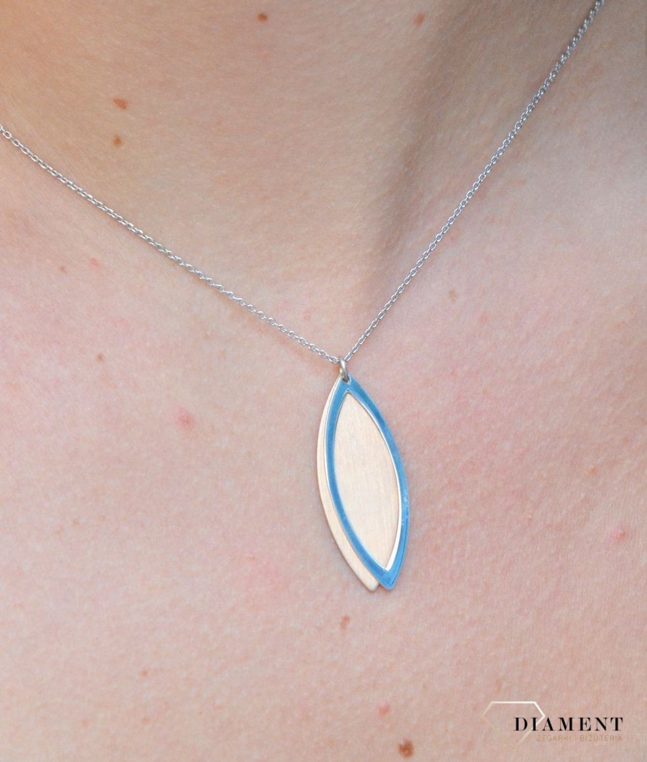 Naszyjnik srebrny z gładką pozłacaną blaszką DIA-NSZ-6706-925. Srebrny naszyjnik z pozłacaną blaszką. Naszyjnik srebrny z blaszką. Naszyjnik damski celebrytka. Naszyjnik srebrny celebrytka z zawieszką. Idealny naszyjnik na pre.jpg