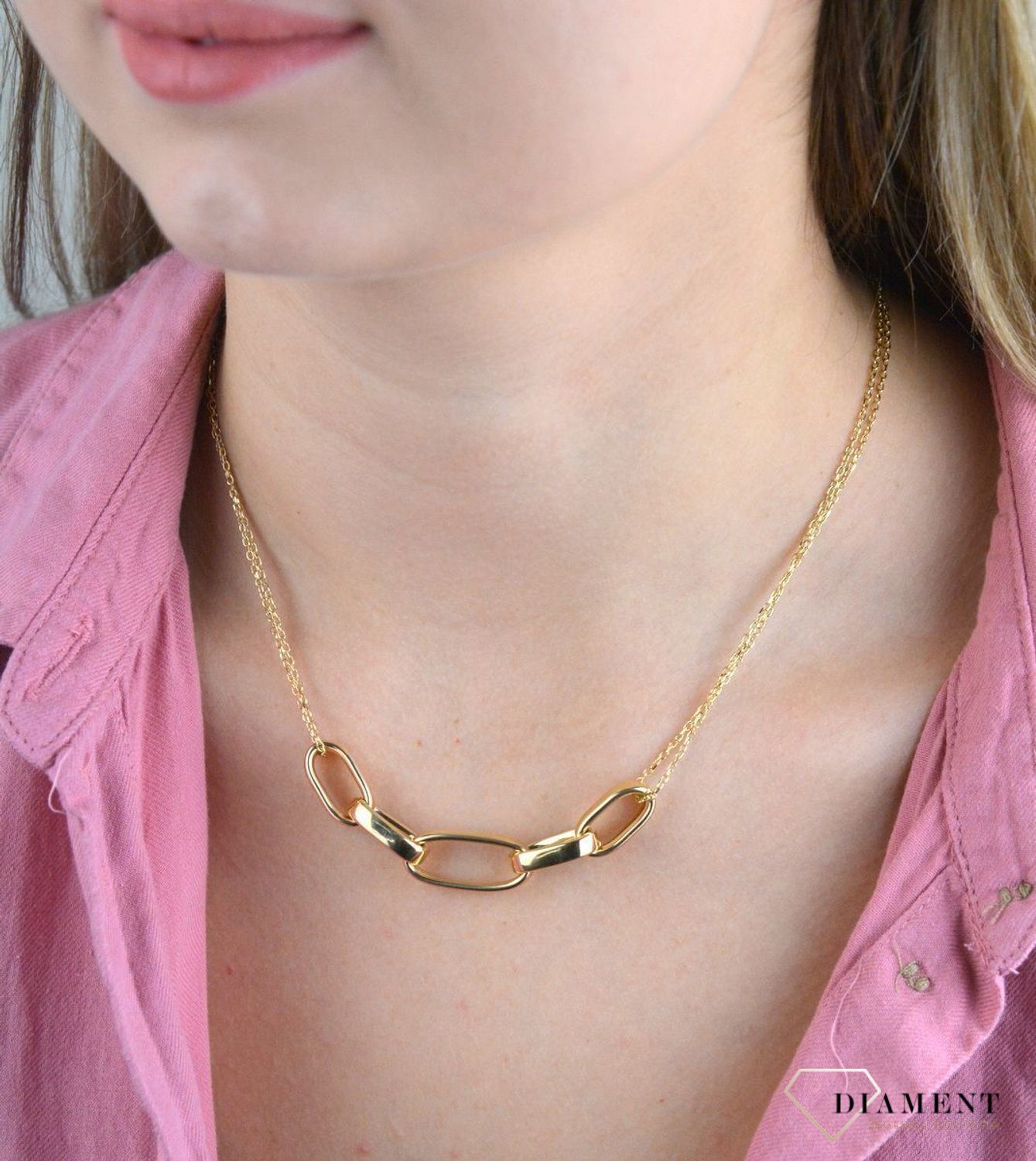 Prezentowany złoty naszyjnik to doskonała propozycja dla kobiet, które cenią sobie uniwersalne i oryginalne dodatki. Naszyjnik w takiej formie to ciekawy model, który z pewnością zachwyci kobiety eleganckie i pełne klasy..jpg