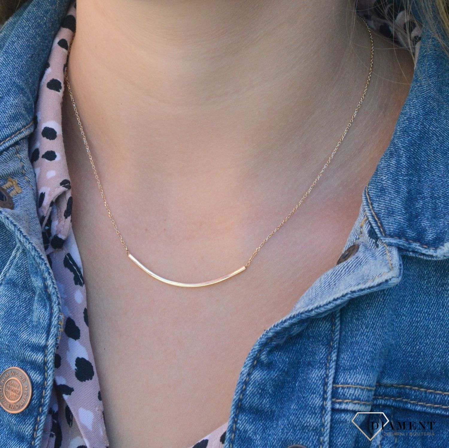 Złoty naszyjnik 585 celebrytka. Niezwykły blask szlachetnego kruszcu zamknięty w wyjątkowej formie delikatnej blaszki. Subtelny kontur  perfekcyjnie prezentuje się z klasycznym łańcuszkiem typu ankie.jpg