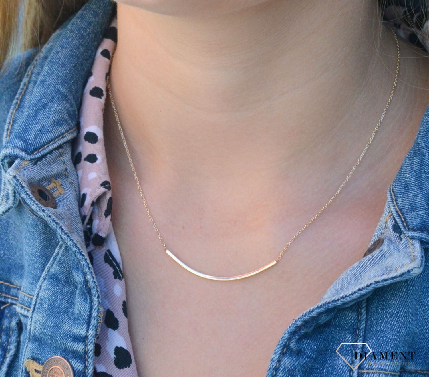 Złoty naszyjnik 585 celebrytka. Niezwykły blask szlachetnego kruszcu zamknięty w wyjątkowej formie delikatnej blaszki. Subtelny kontur  perfekcyjnie prezentuje się z klasycznym łańcuszkiem typu ankie.jpg