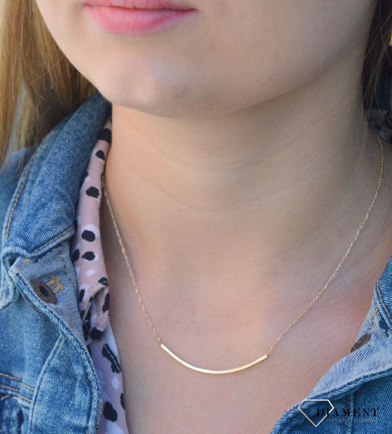 Złoty naszyjnik 585 celebrytka. Niezwykły blask szlachetnego kruszcu zamknięty w wyjątkowej formie delikatnej blaszki. Subtelny kontur  perfekcyjnie prezentuje się z klasycznym łańcuszkiem typu ankie.jpg