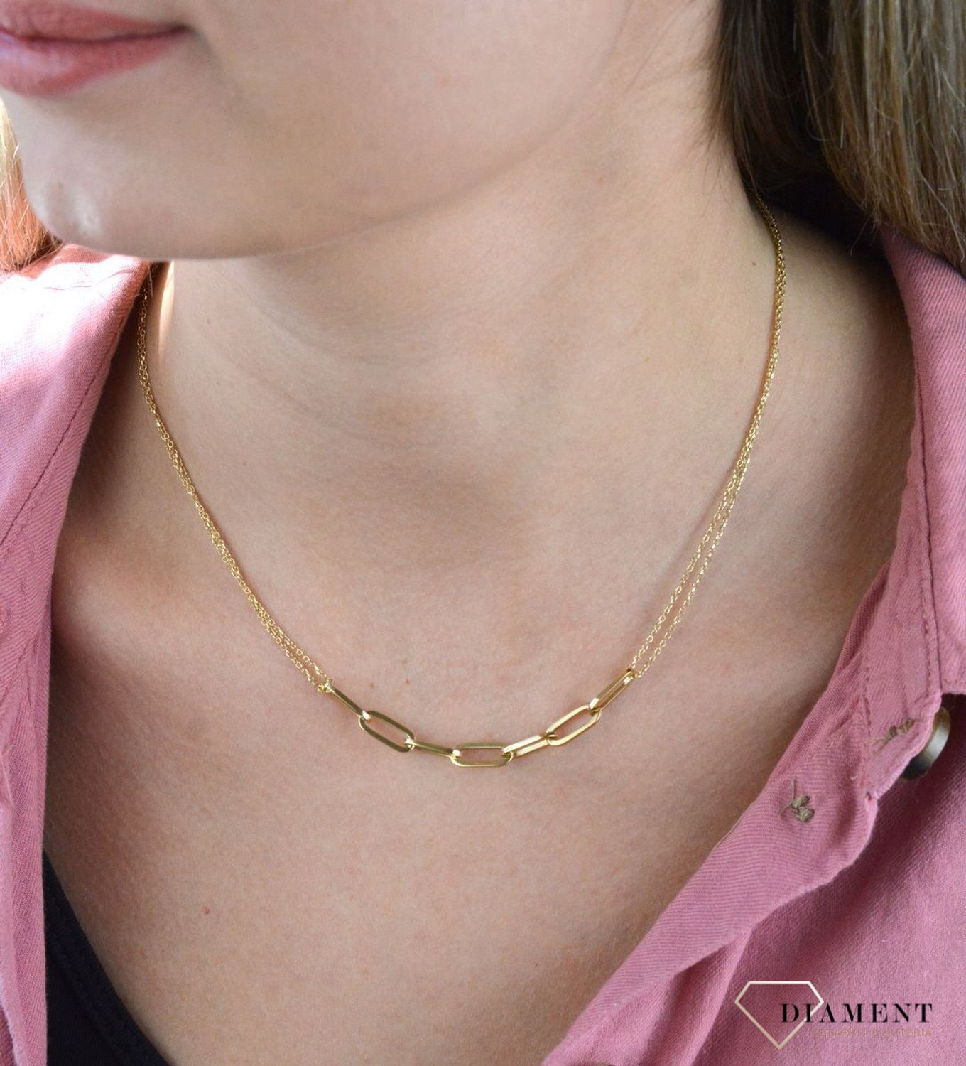 Złoty naszyjnik 585 spinaczowe ogniwPrezentowany złoty naszyjnik to doskonała propozycja dla kobiet, które cenią sobie uniwersalne i oryginalne dodatki.Naszyjnik w takiej formie to ciekawy model, który z pewnością zachwyci kobiety .png